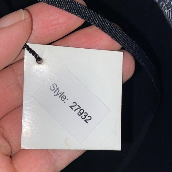 Hat with bird and flower patches by Giovannio New York - Picture 5 of 8